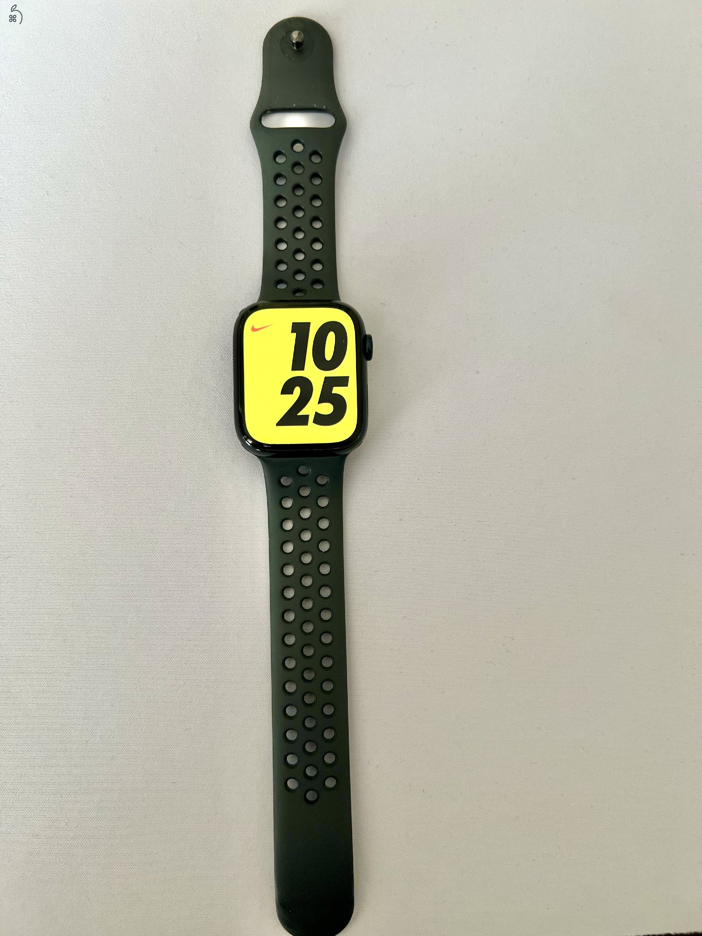 Apple Watch 7 45 mm Nike fekete 