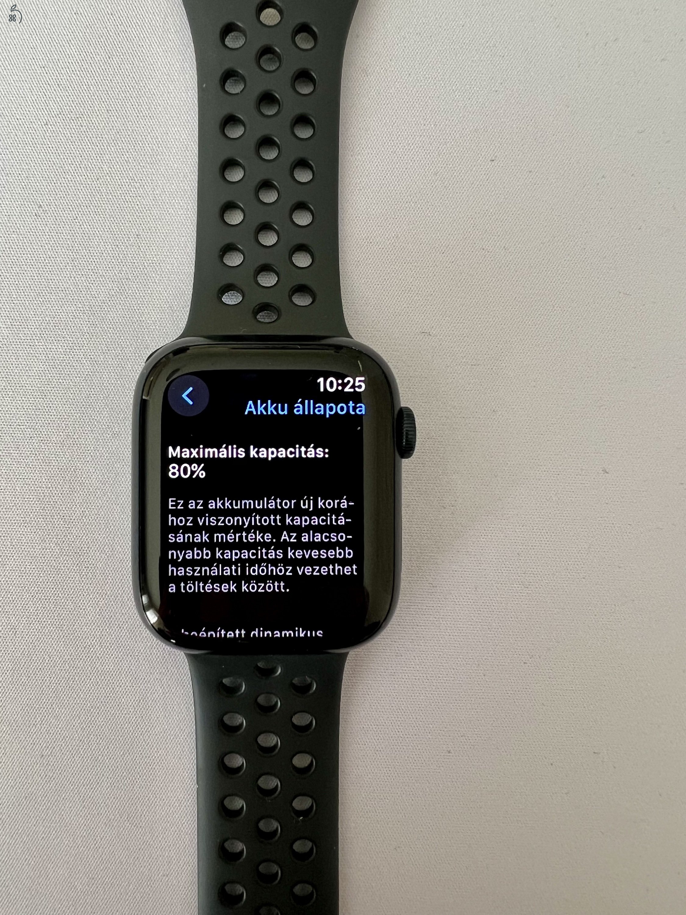 Apple Watch 7 45 mm Nike fekete 