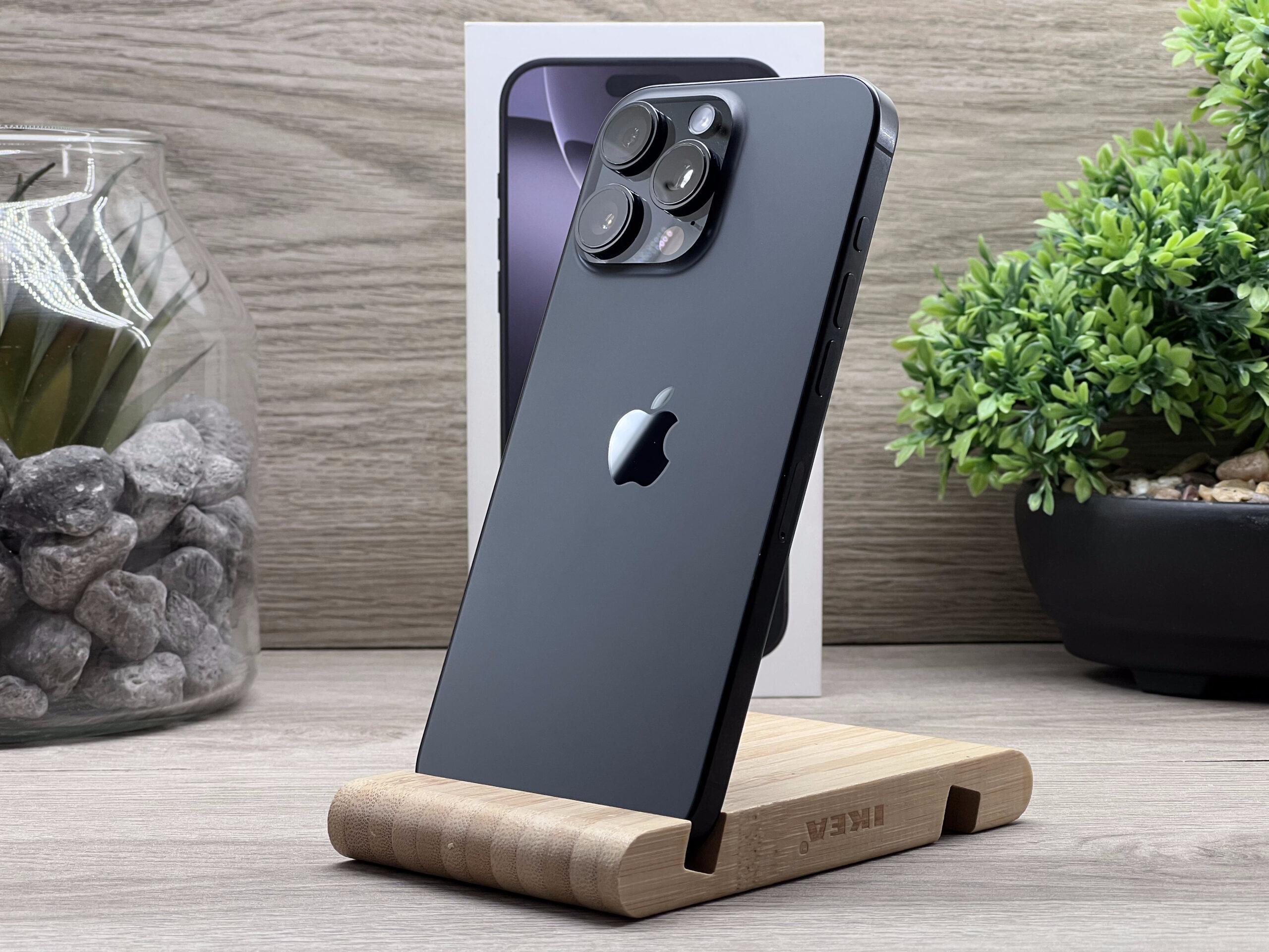 Hibátlan iPhone 16 Pro Max Black Titanium 256GB 2 ÉV Garanciával Számlával Aksi 100%