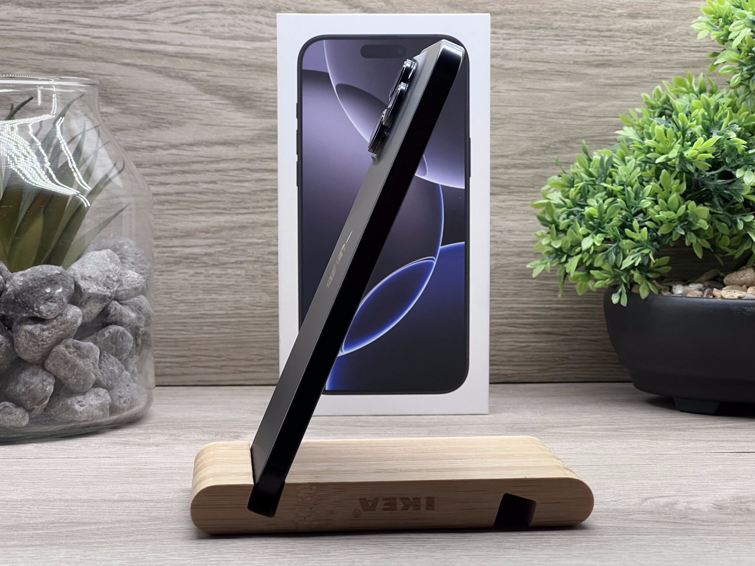 Hibátlan iPhone 16 Pro Max Black Titanium 256GB 2 ÉV Garanciával Számlával Aksi 100%