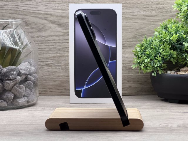 Hibátlan iPhone 16 Pro Max Black Titanium 256GB 2 ÉV Garanciával Számlával Aksi 100%