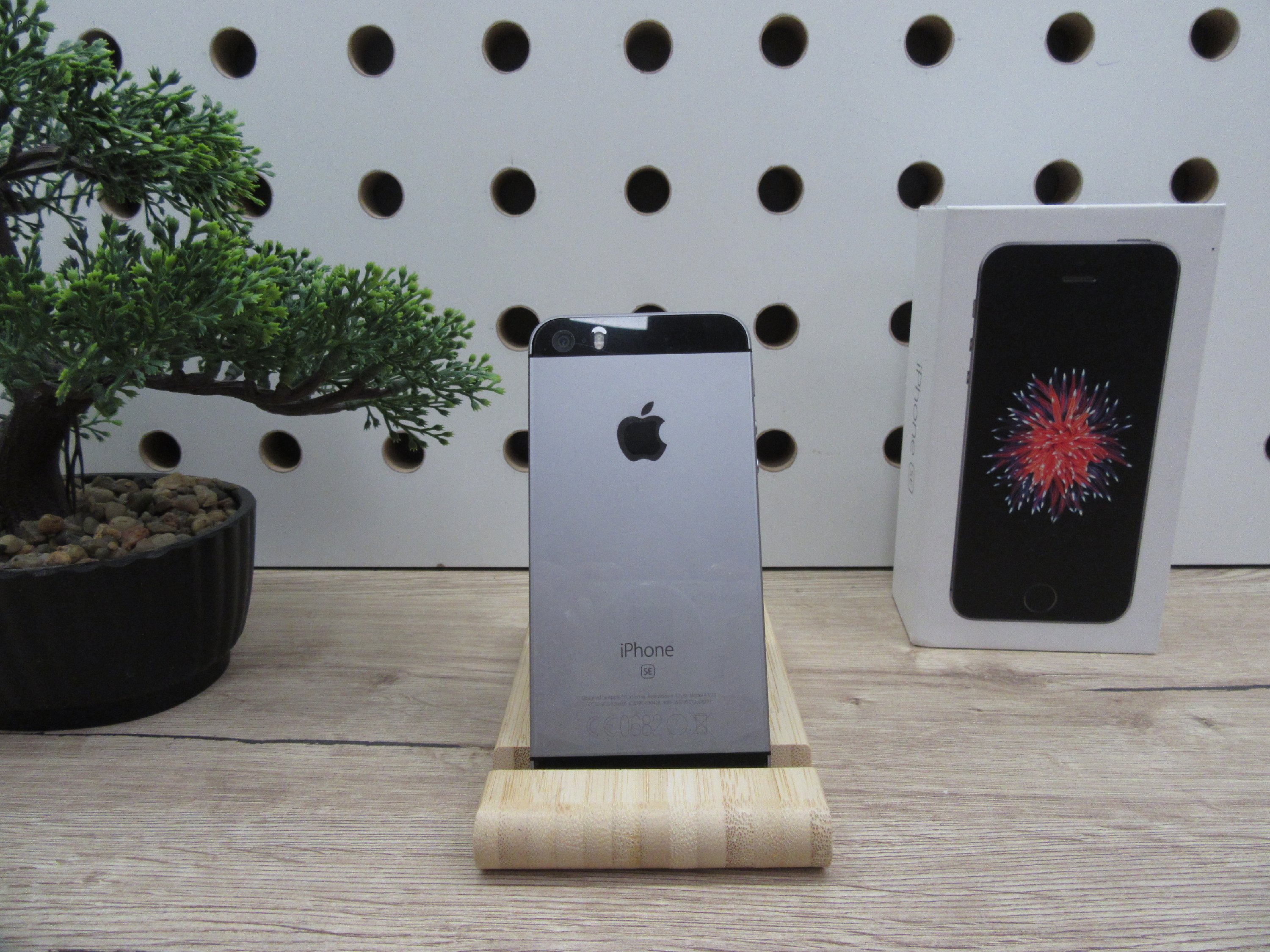 Apple iPhone SE - Space Gray - Új