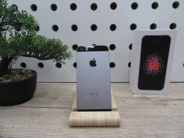 Apple iPhone SE - Space Gray - Új