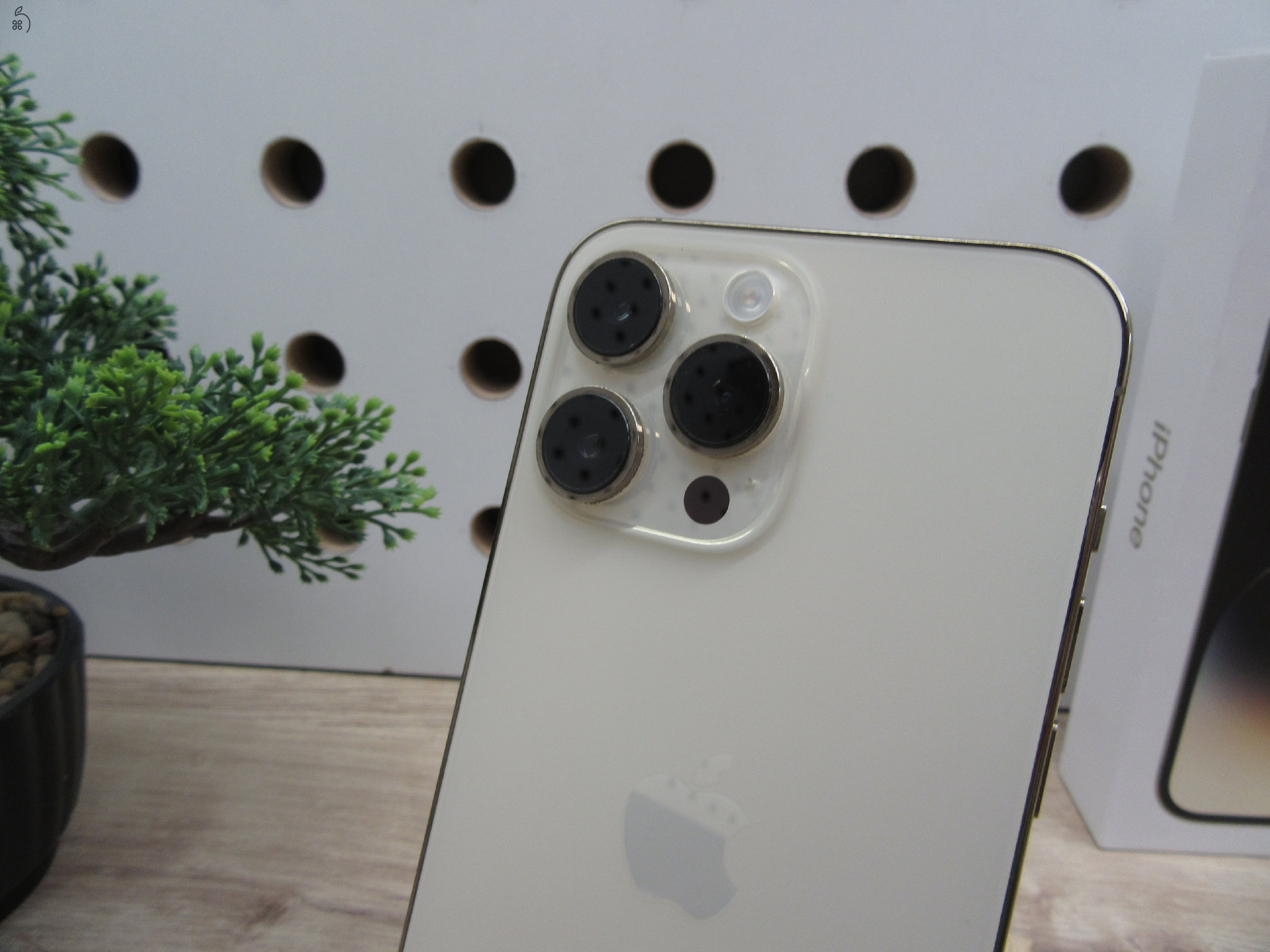 Apple iPhone 14 Pro Max - Gold - Használt, karcmentes