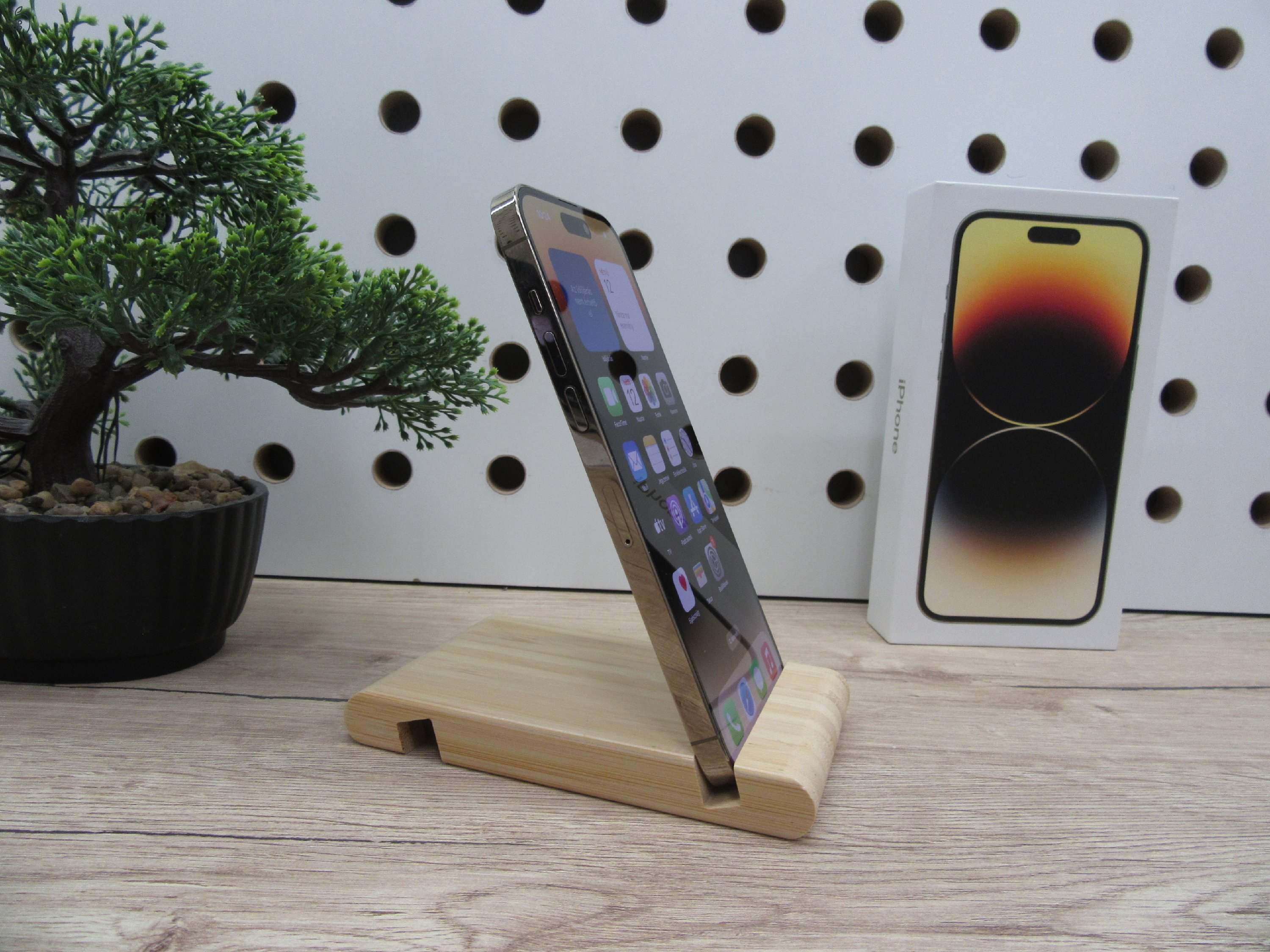 Apple iPhone 14 Pro Max - Gold - Használt, karcmentes