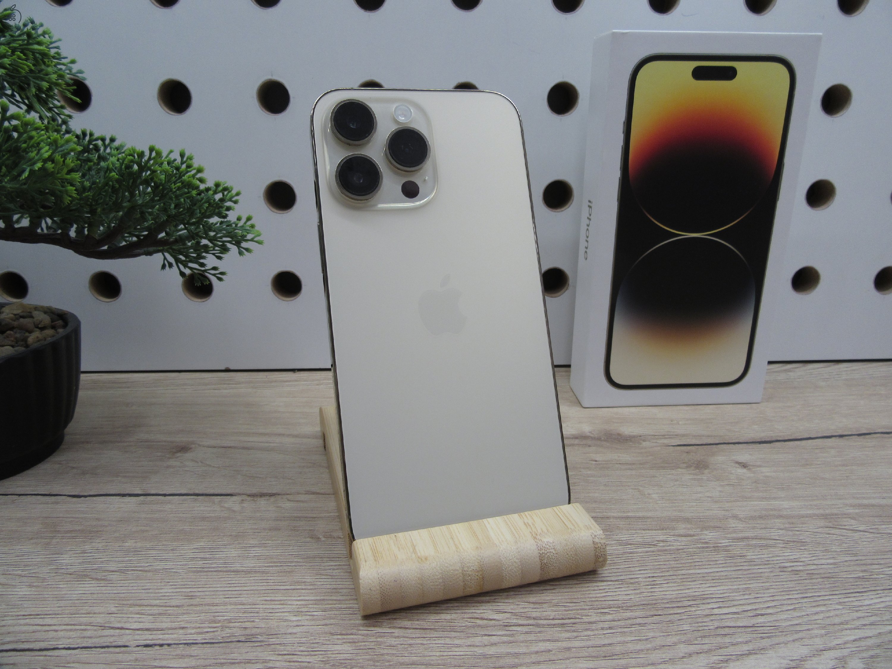 Apple iPhone 14 Pro Max - Gold - Használt, karcmentes