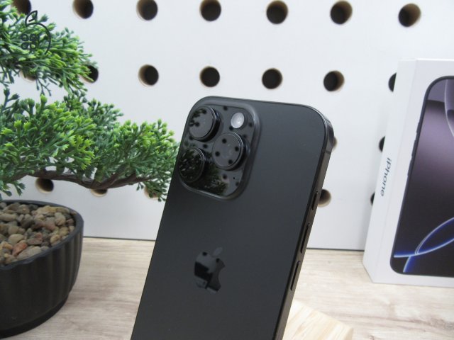 Apple iPhone 15 Pro Max - Black Titanium - Használt, karcmentes