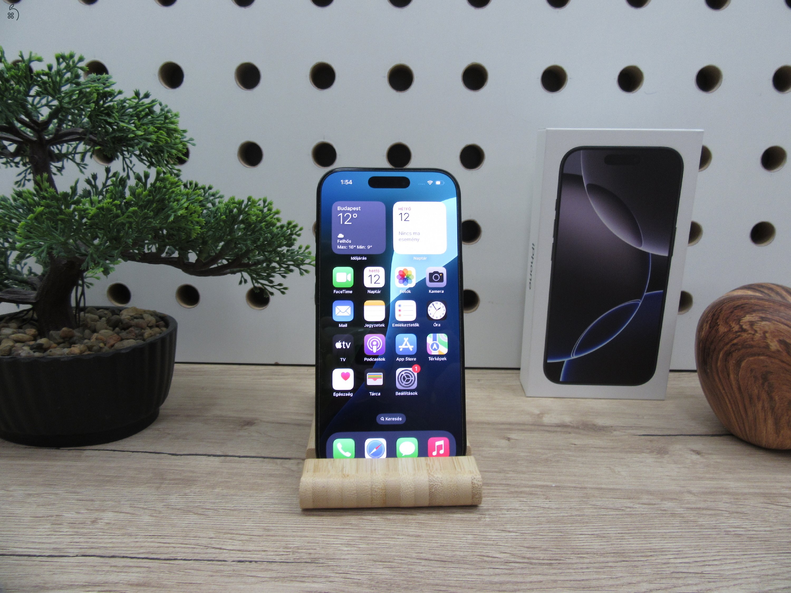 Apple iPhone 15 Pro Max - Black Titanium - Használt, karcmentes