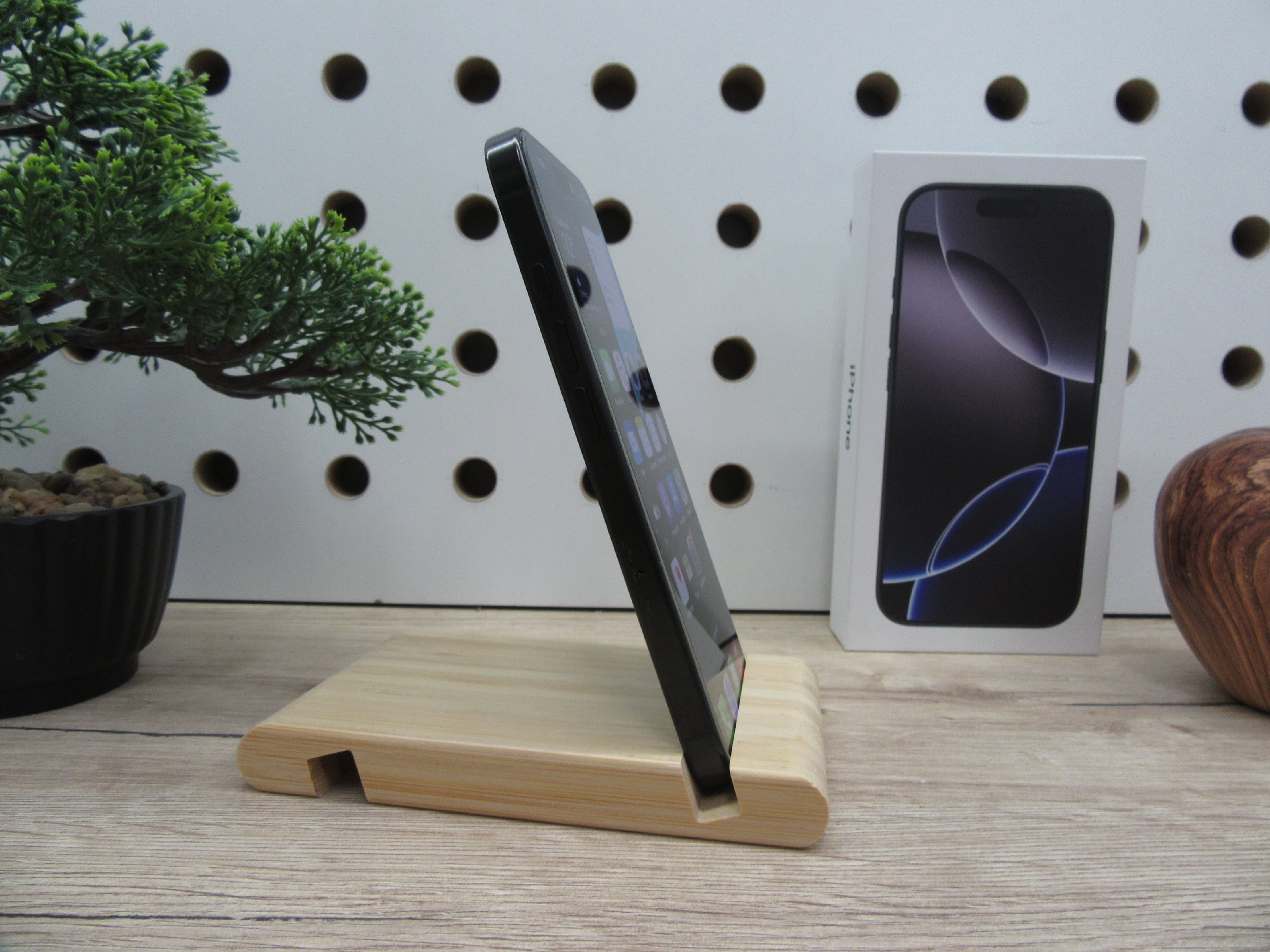 Apple iPhone 15 Pro Max - Black Titanium - Használt, karcmentes