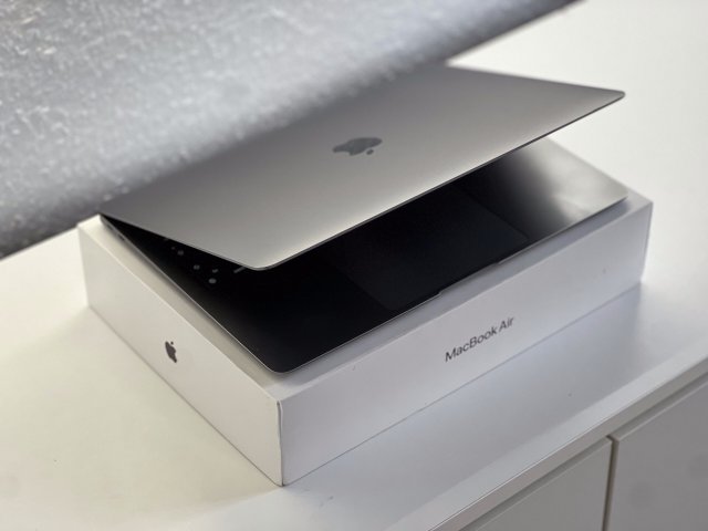 MacBook Air 2020 13 M1 256GB 2 ÉV Garanciával Számlával