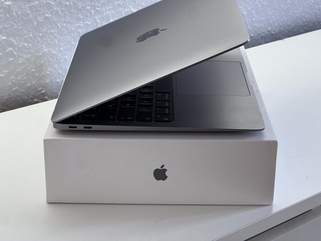 MacBook Air 2020 13 M1 256GB 2 ÉV Garanciával Számlával