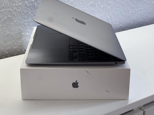 MacBook Air 2020 13 M1 256GB 2 ÉV Garanciával Számlával