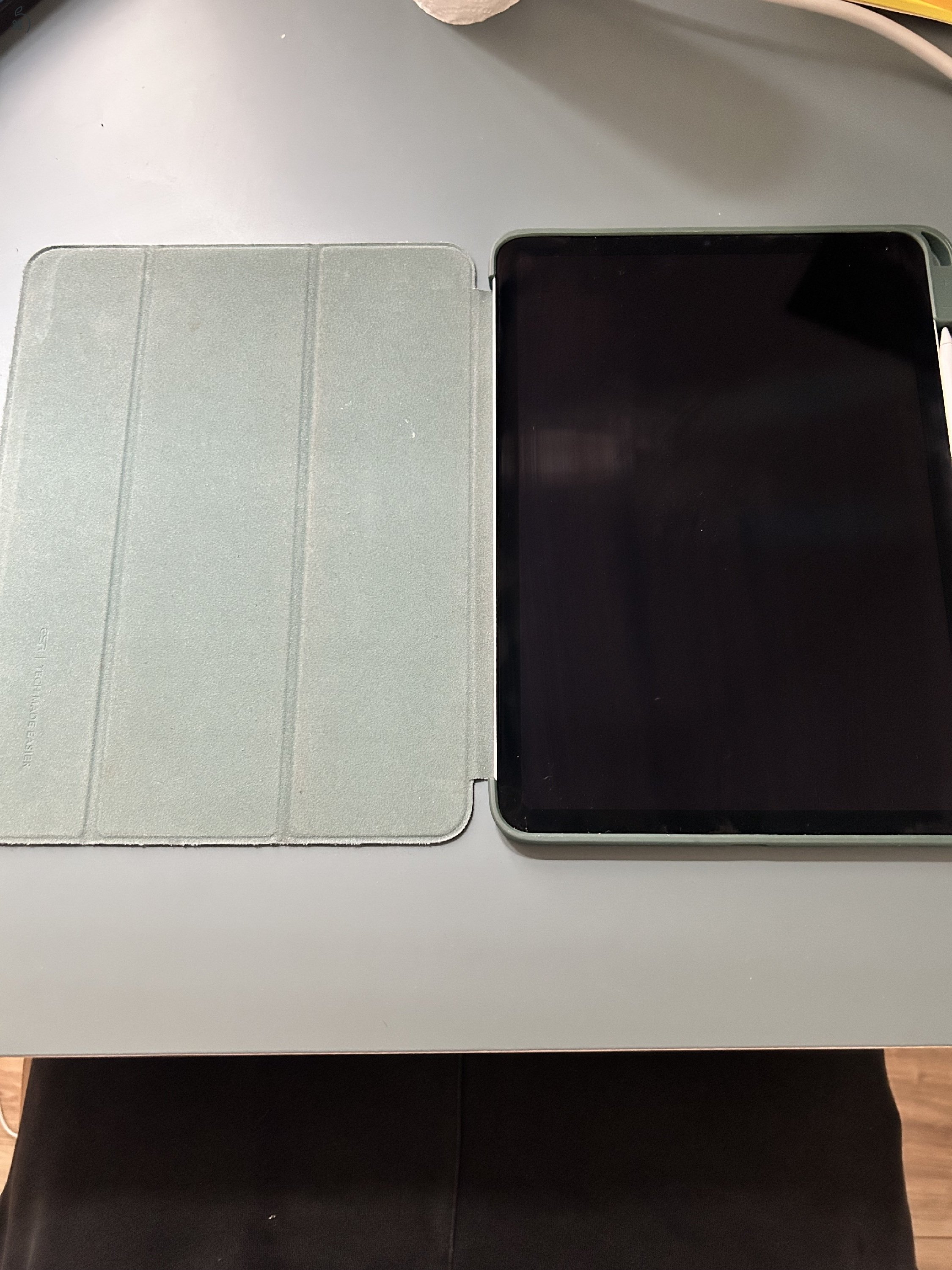 iPad Air 5 generációs 64 GB + Apple Pencil + Tok