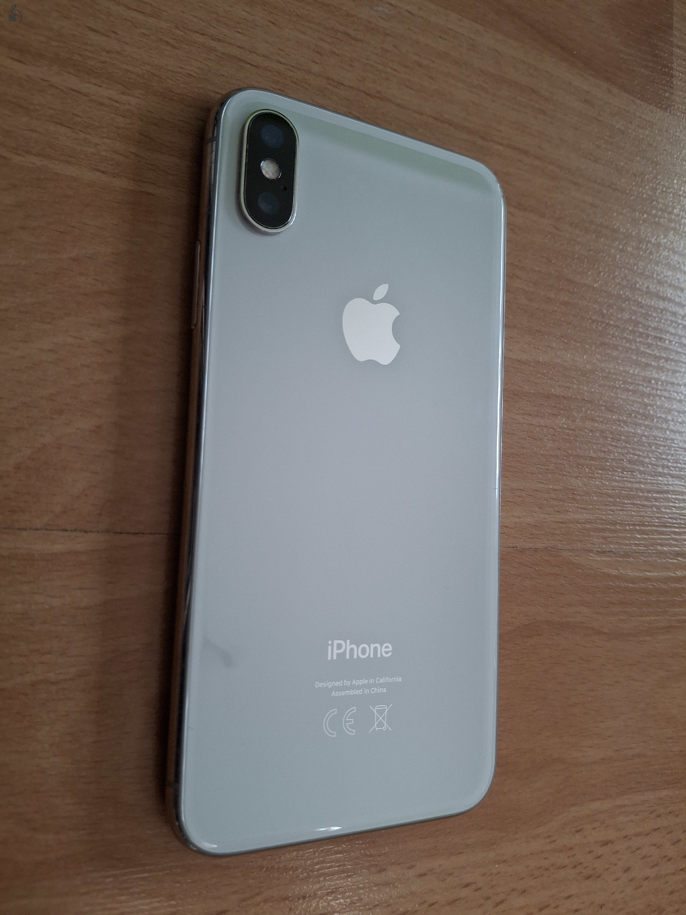 Eladó Iphone X Silver 64GB szép állapotban kedvező áron