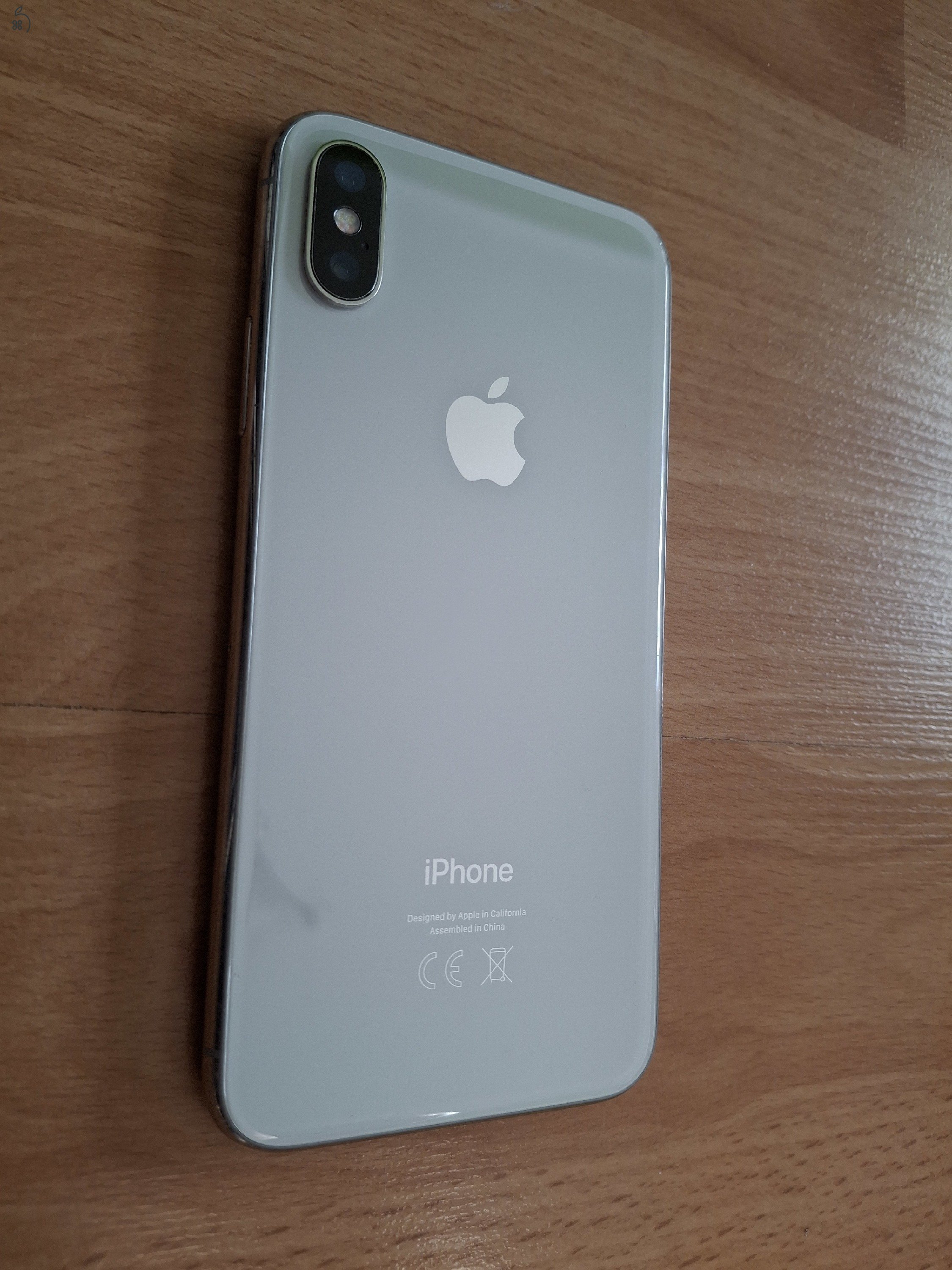 Eladó Iphone X Silver 64GB szép állapotban kedvező áron