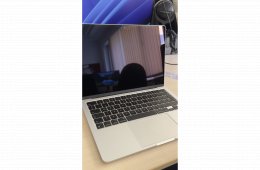 Karcmentes MacBook Air M3 (2024) 8GB, 256GB SSD, magyar billentyűzet