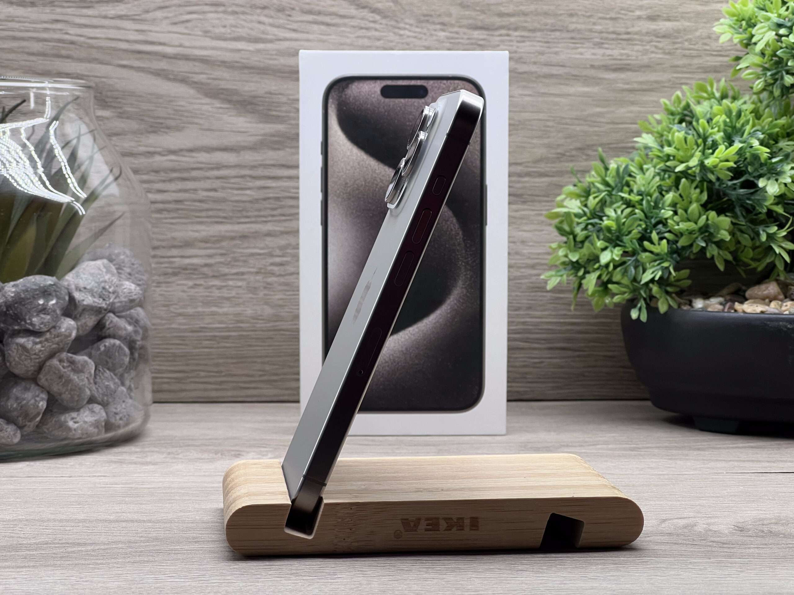 Hibátlan iPhone 15 Pro Natural Titanium 256GB 2 ÉV Garanciával Számlával Aksi 91%