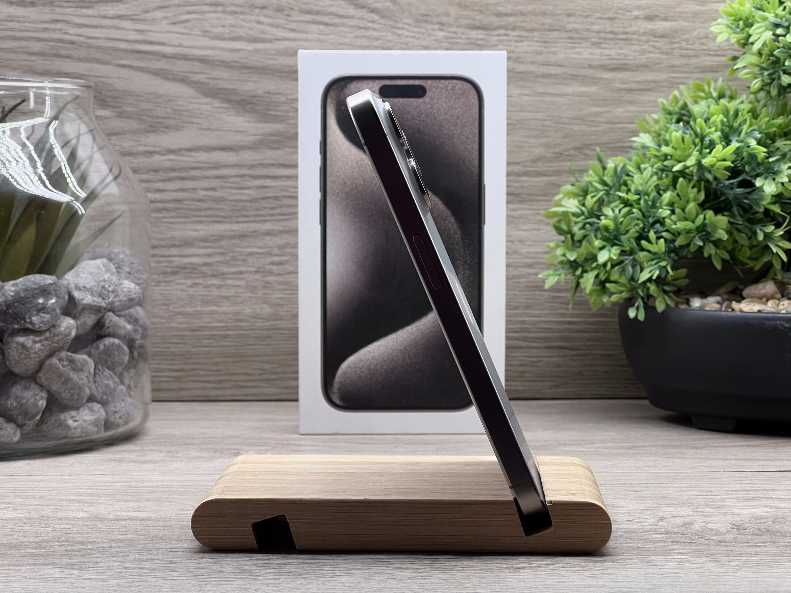 Hibátlan iPhone 15 Pro Natural Titanium 256GB 2 ÉV Garanciával Számlával Aksi 91%