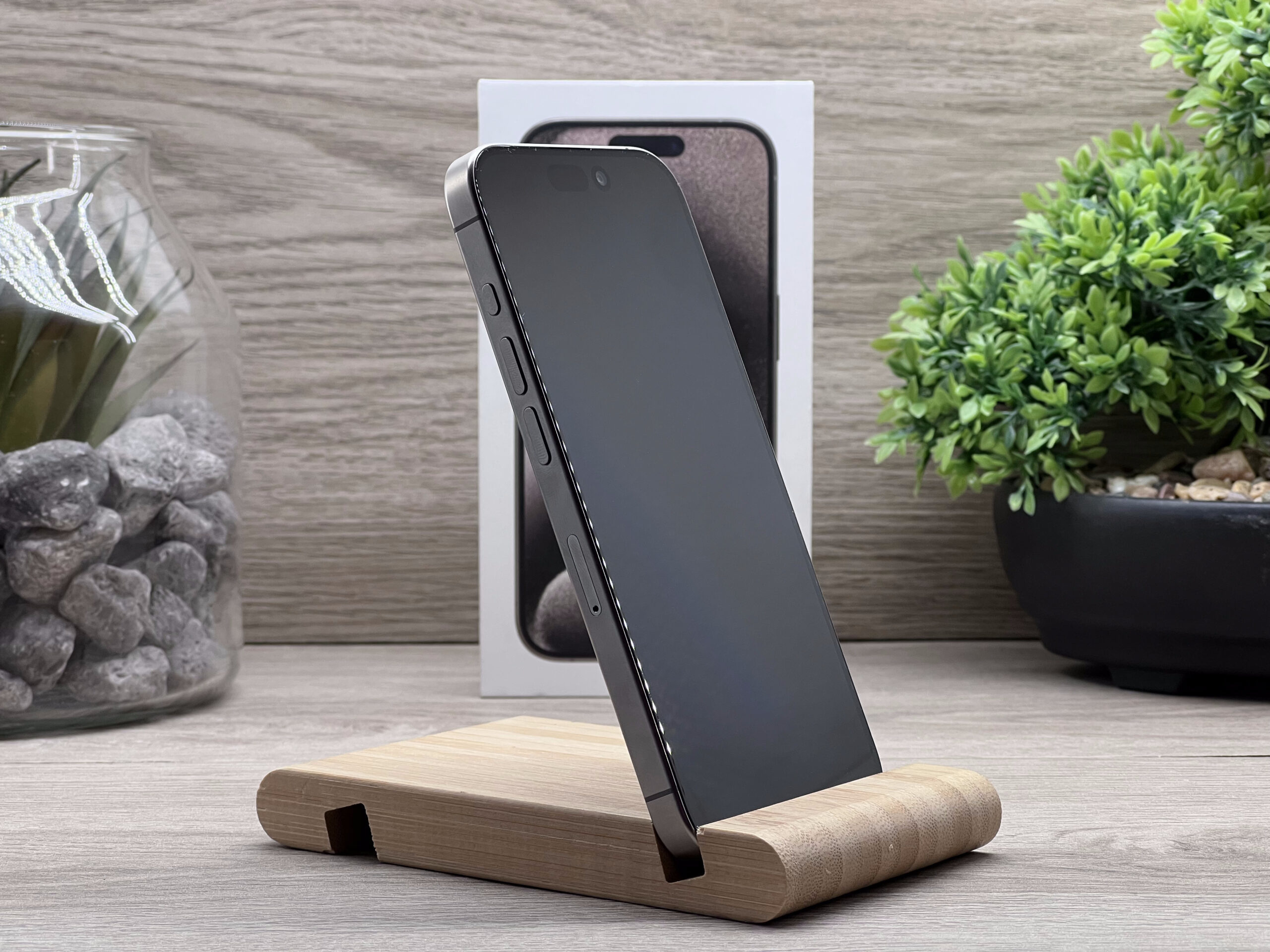 Hibátlan iPhone 15 Pro Natural Titanium 256GB 2 ÉV Garanciával Számlával Aksi 91%