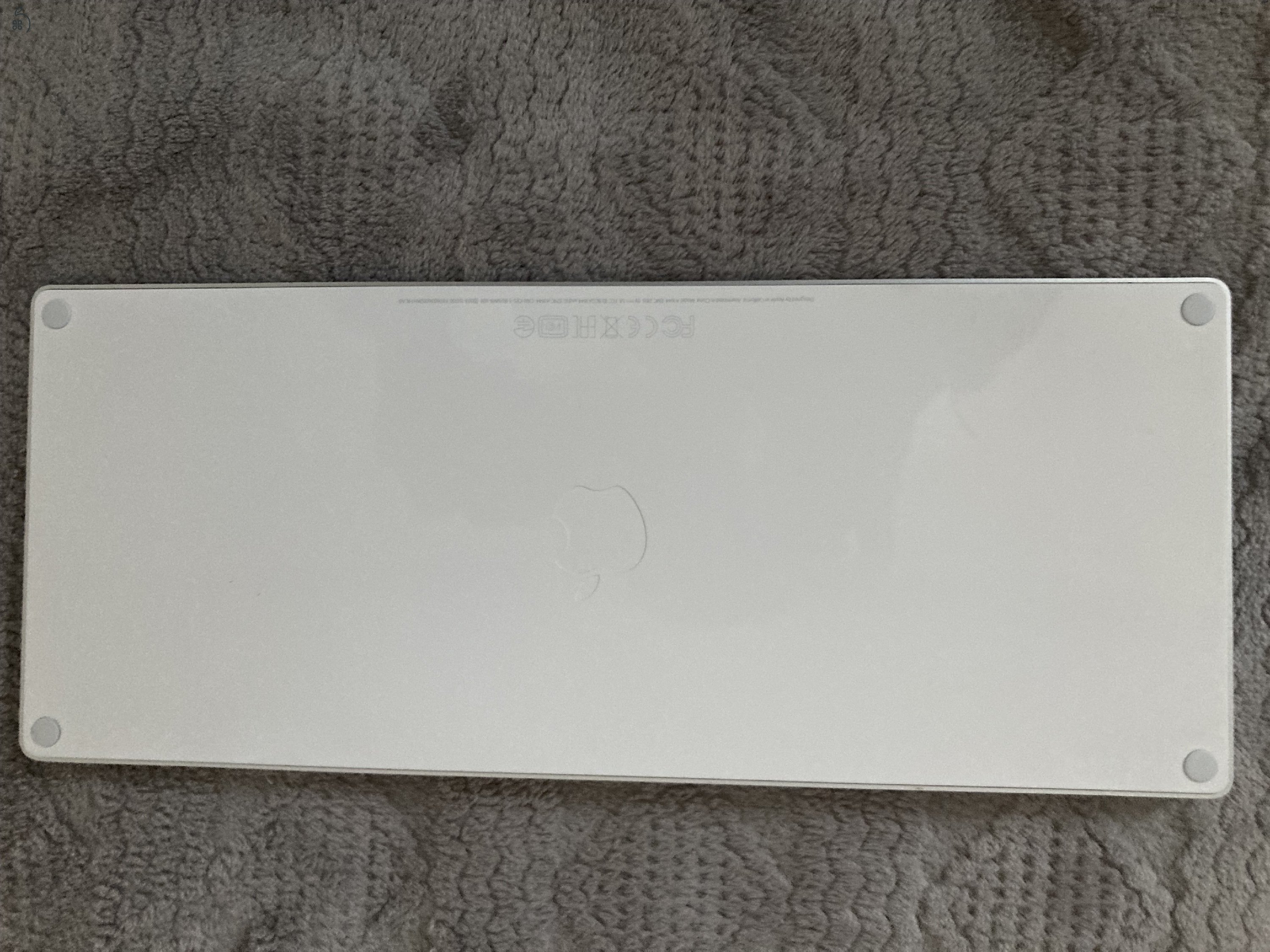 1. generációs Magic keyboard magyar kiosztással ajándék lightning kábelcsomaggal (0,5, 1, 2 méter)
