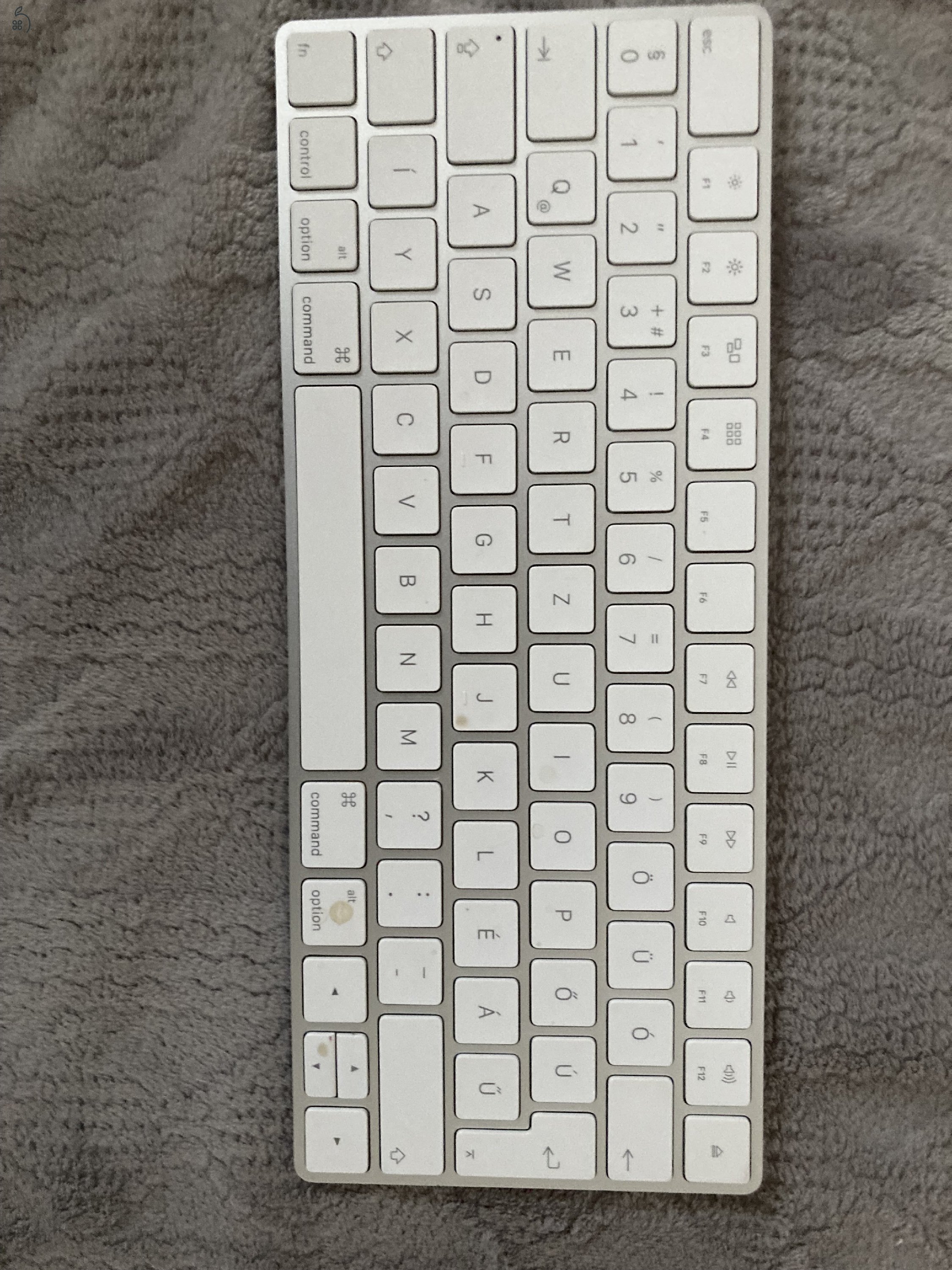 1. generációs Magic keyboard magyar kiosztással ajándék lightning kábelcsomaggal (0,5, 1, 2 méter)