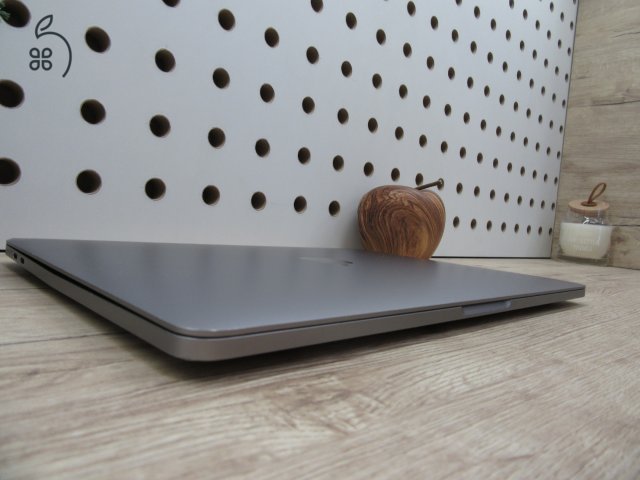 Apple Macbook Pro 13 M1 Touchbar - 2020 - Használt, szép állapot