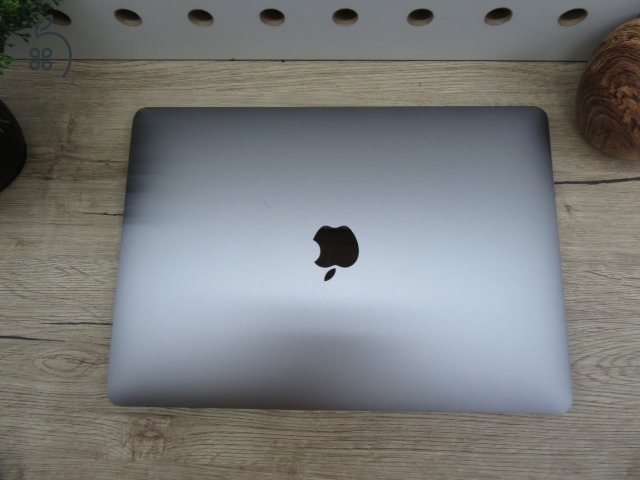 Apple Macbook Pro 13 M1 Touchbar - 2020 - Használt, szép állapot