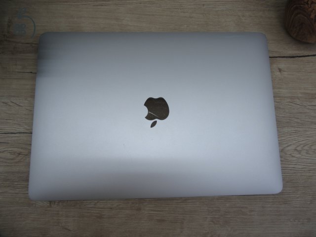  Apple Macbook Pro 13 M1 Touchbar - 2020 - Használt, szép állapot 