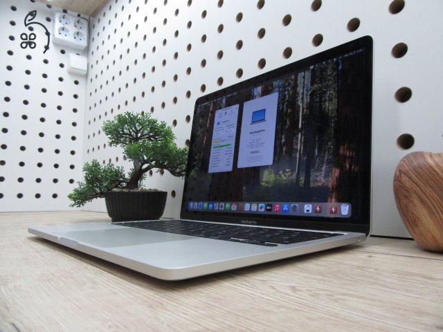  Apple Macbook Pro 13 M1 Touchbar - 2020 - Használt, szép állapot 