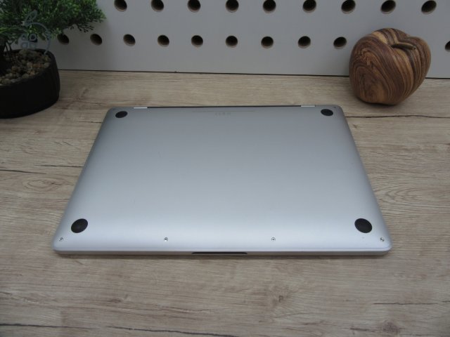  Apple Macbook Pro 13 M1 Touchbar - 2020 - Használt, szép állapot 