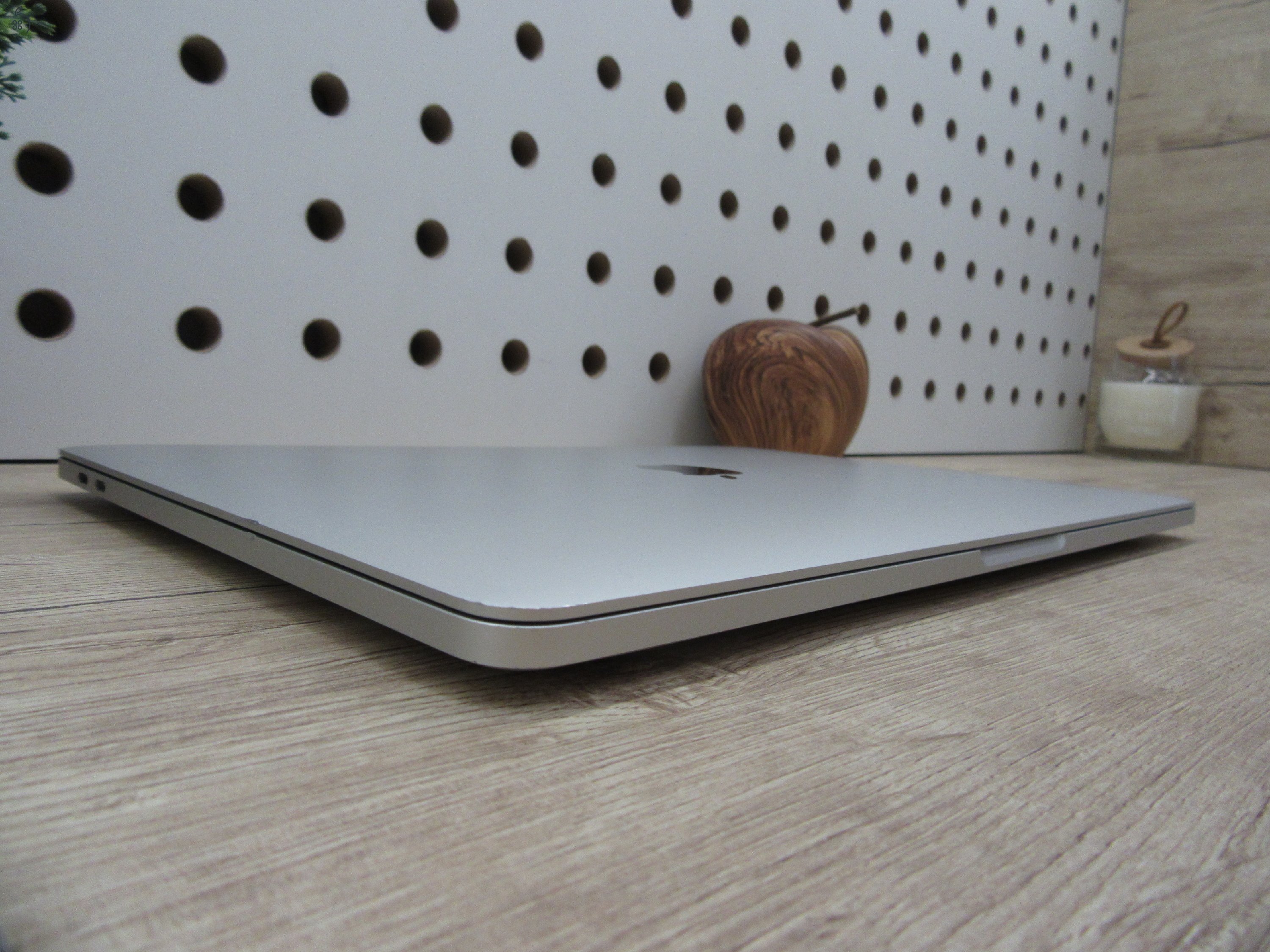  Apple Macbook Pro 13 M1 Touchbar - 2020 - Használt, szép állapot 