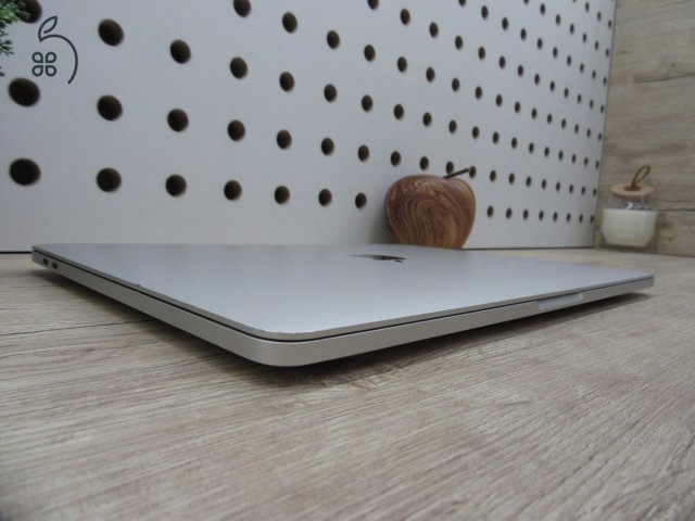  Apple Macbook Pro 13 M1 Touchbar - 2020 - Használt, szép állapot 