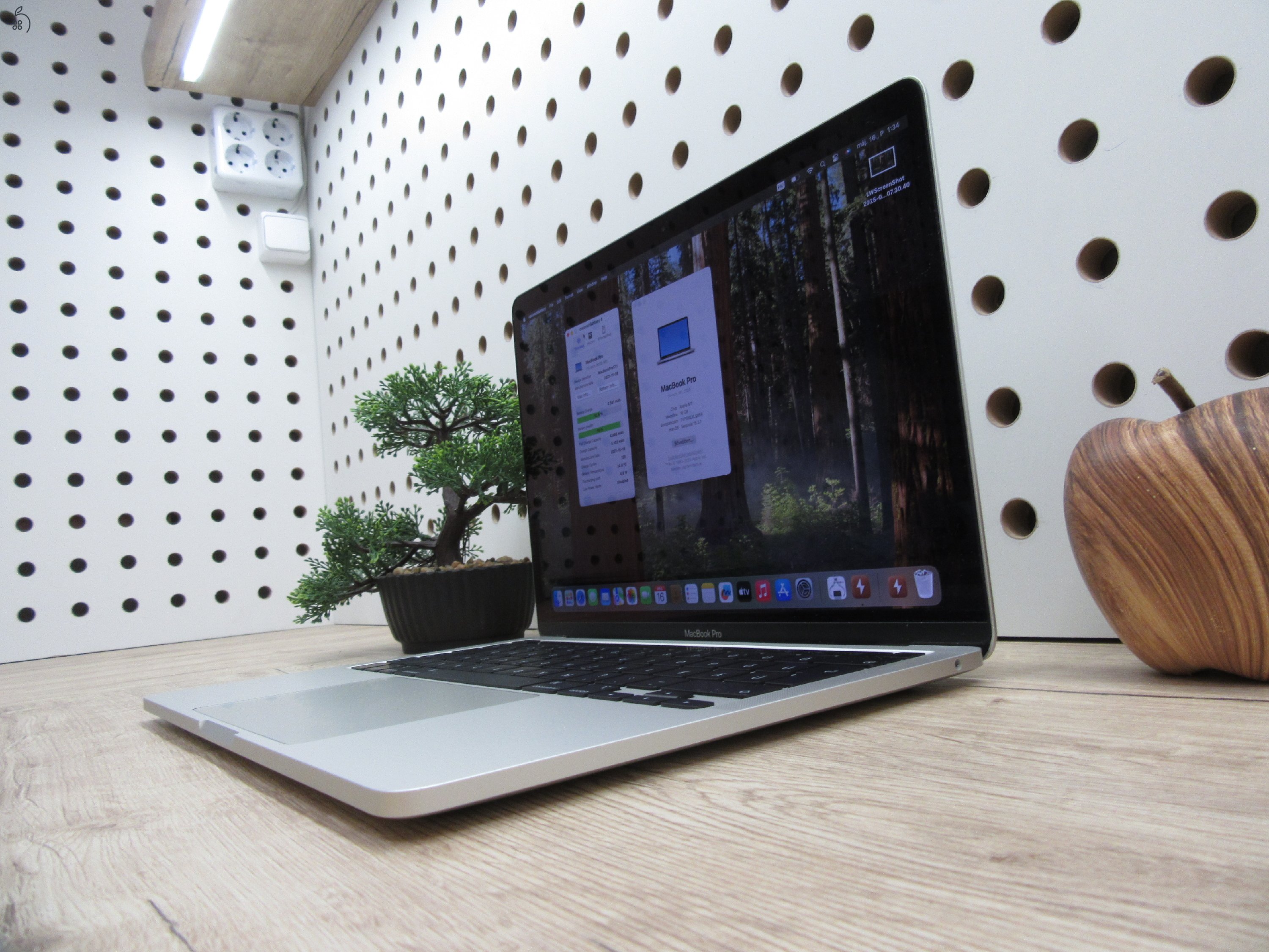  Apple Macbook Pro 13 M1 Touchbar - 2020 - Használt, szép állapot 
