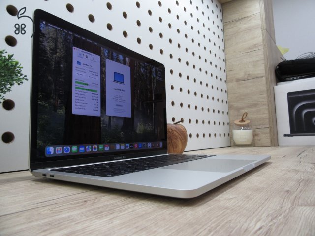  Apple Macbook Pro 13 M1 Touchbar - 2020 - Használt, szép állapot 