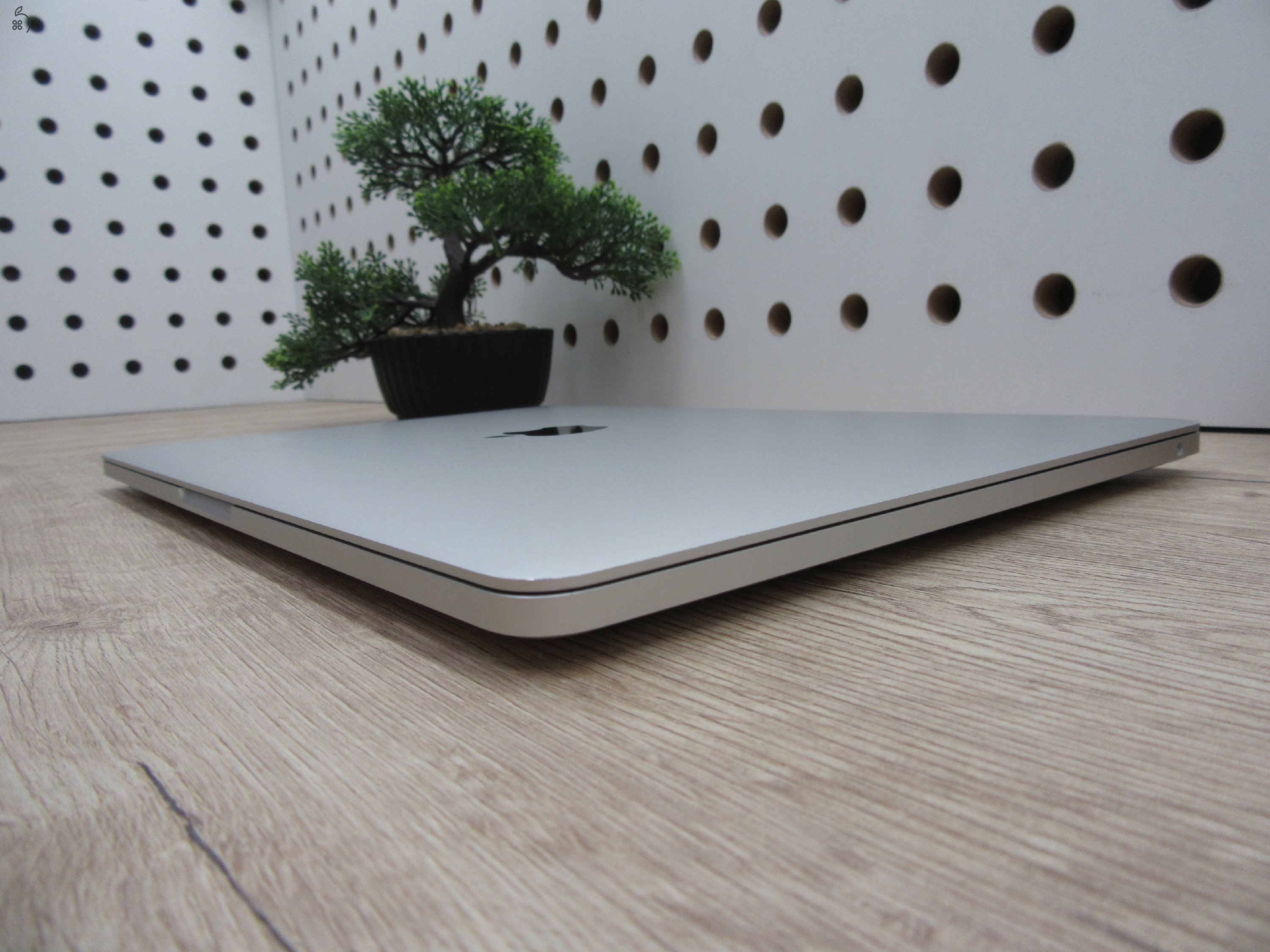  Apple Macbook Pro 13 M1 Touchbar - 2020 - Használt, szép állapot 