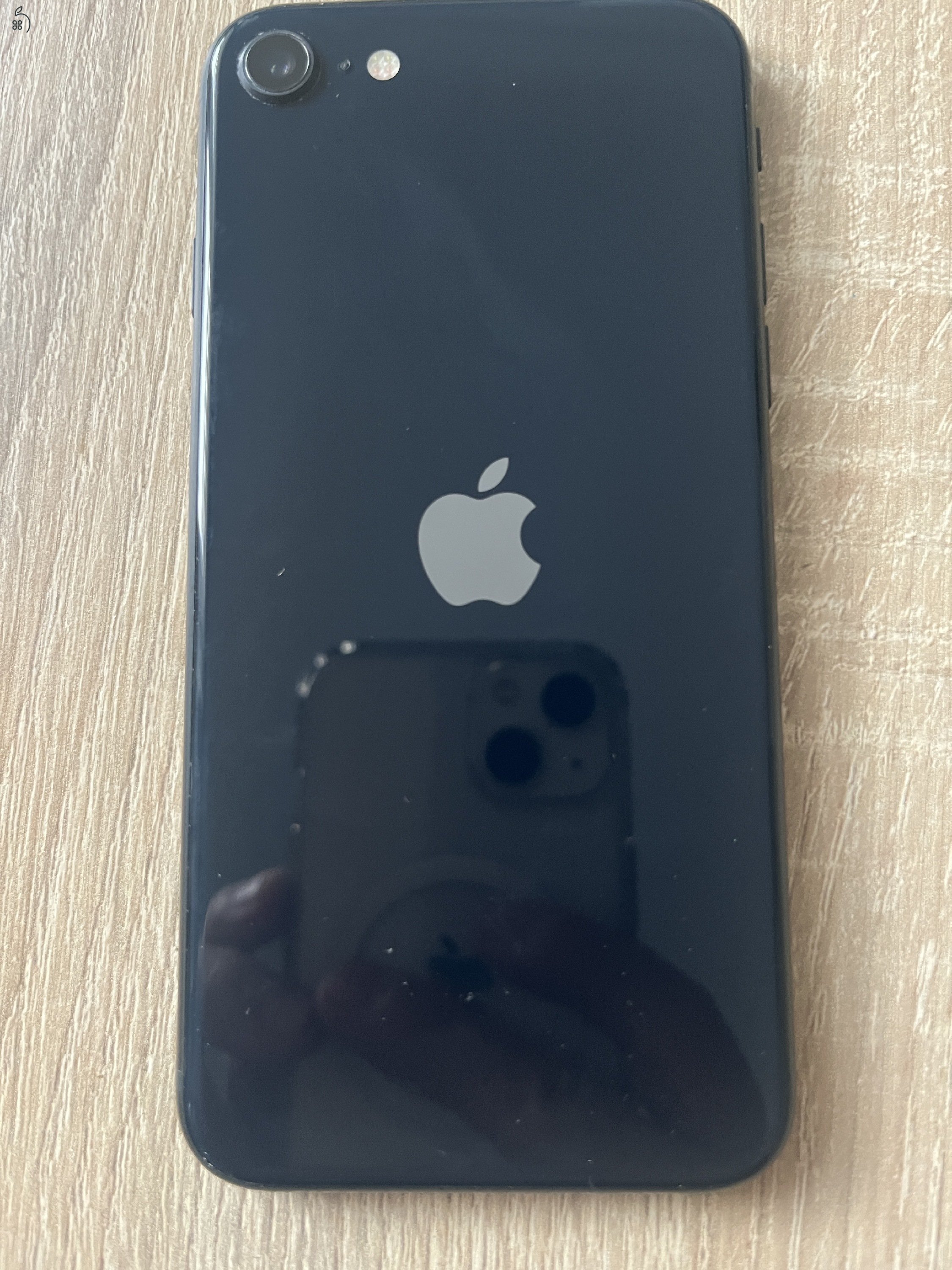 IPHONE SE3 2022 64GB TÖKÉLETES ÁLLAPOT , NAGYON JÓ AKKU,GARANCIA, ÜZLETBŐL