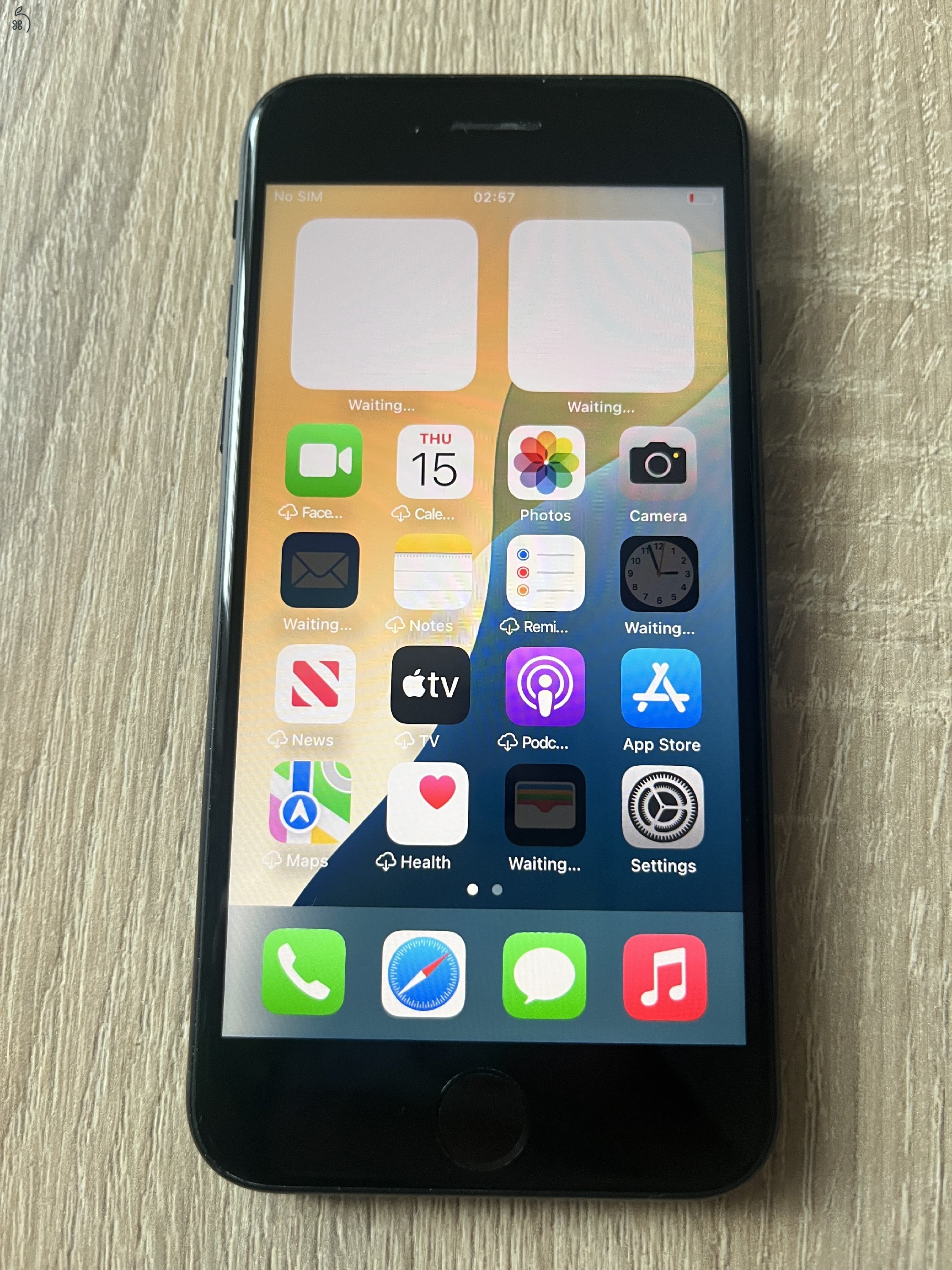 IPHONE SE3 2022 64GB TÖKÉLETES ÁLLAPOT , NAGYON JÓ AKKU,GARANCIA, ÜZLETBŐL