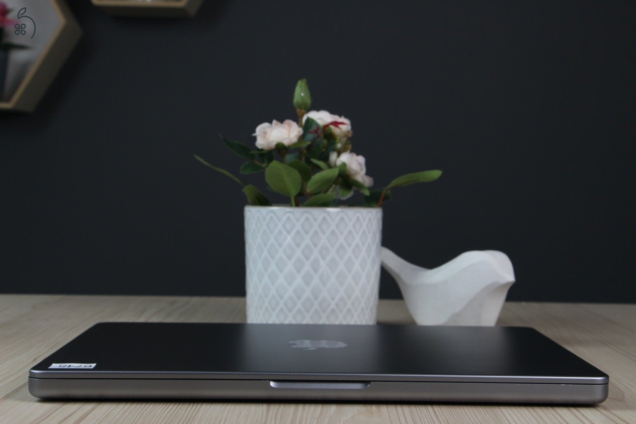 Apple MacBook Pro 14” (M1 Pro / 16GB / 512GB SSD / Magyar billentyűzet) – Profi teljesítmény, most elérhető áron