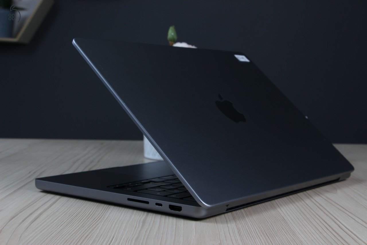 Apple MacBook Pro 14” (M1 Pro / 16GB / 512GB SSD / Magyar billentyűzet) – Profi teljesítmény, most elérhető áron