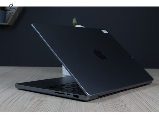 Apple MacBook Pro 14” (M1 Pro / 16GB / 512GB SSD / Magyar billentyűzet) – Profi teljesítmény, most elérhető áron