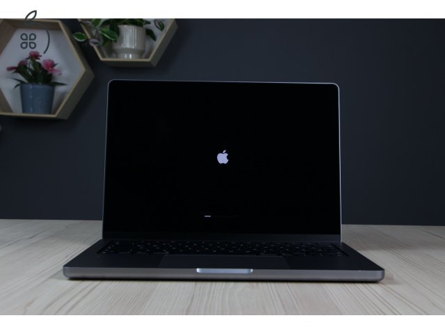 Apple MacBook Pro 14” (M1 Pro / 16GB / 512GB SSD / Magyar billentyűzet) – Profi teljesítmény, most elérhető áron