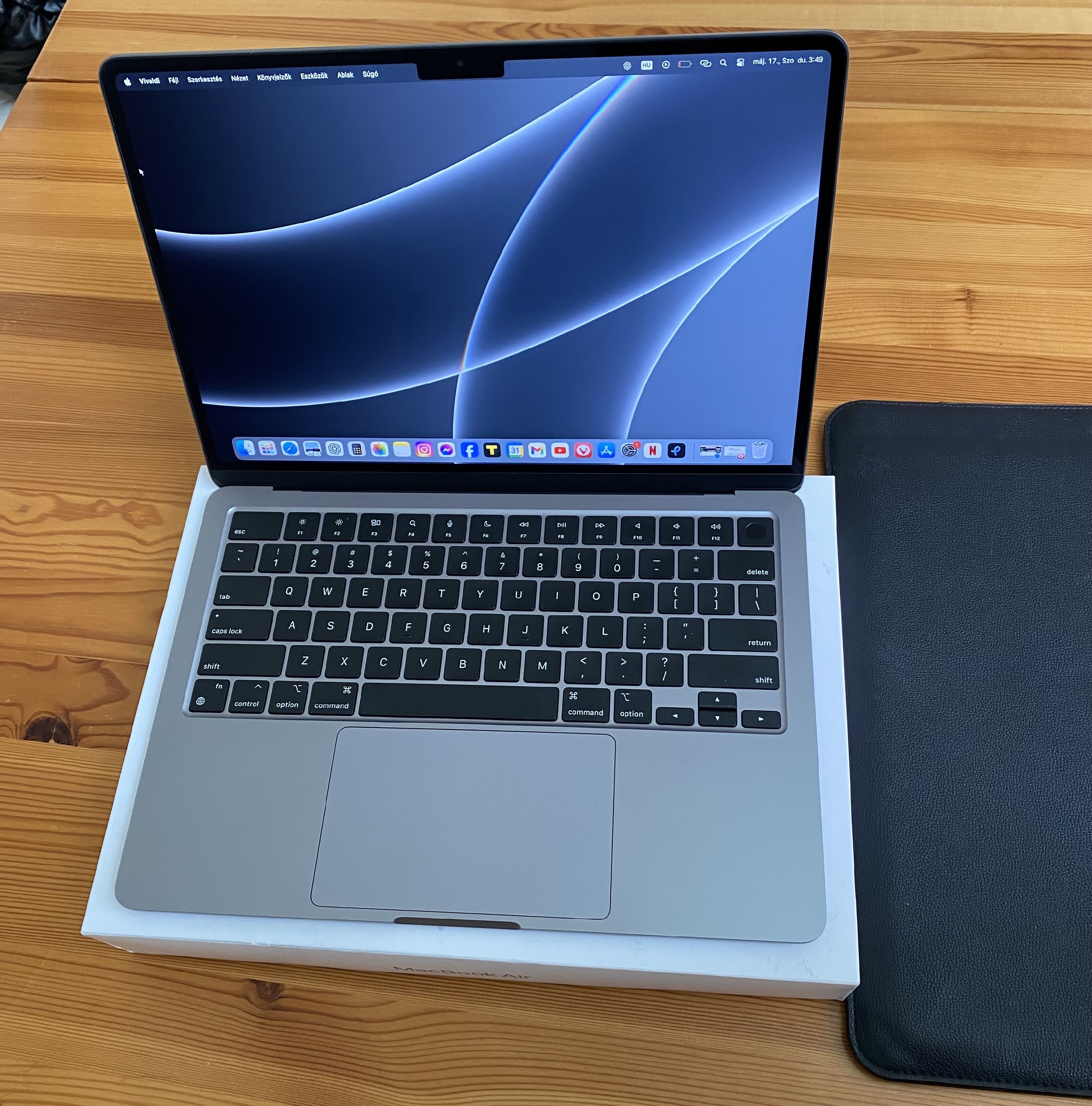 MacBook Air 13.6” M2 – 16GB / 256GB – 100% akku Hibátlan állapot