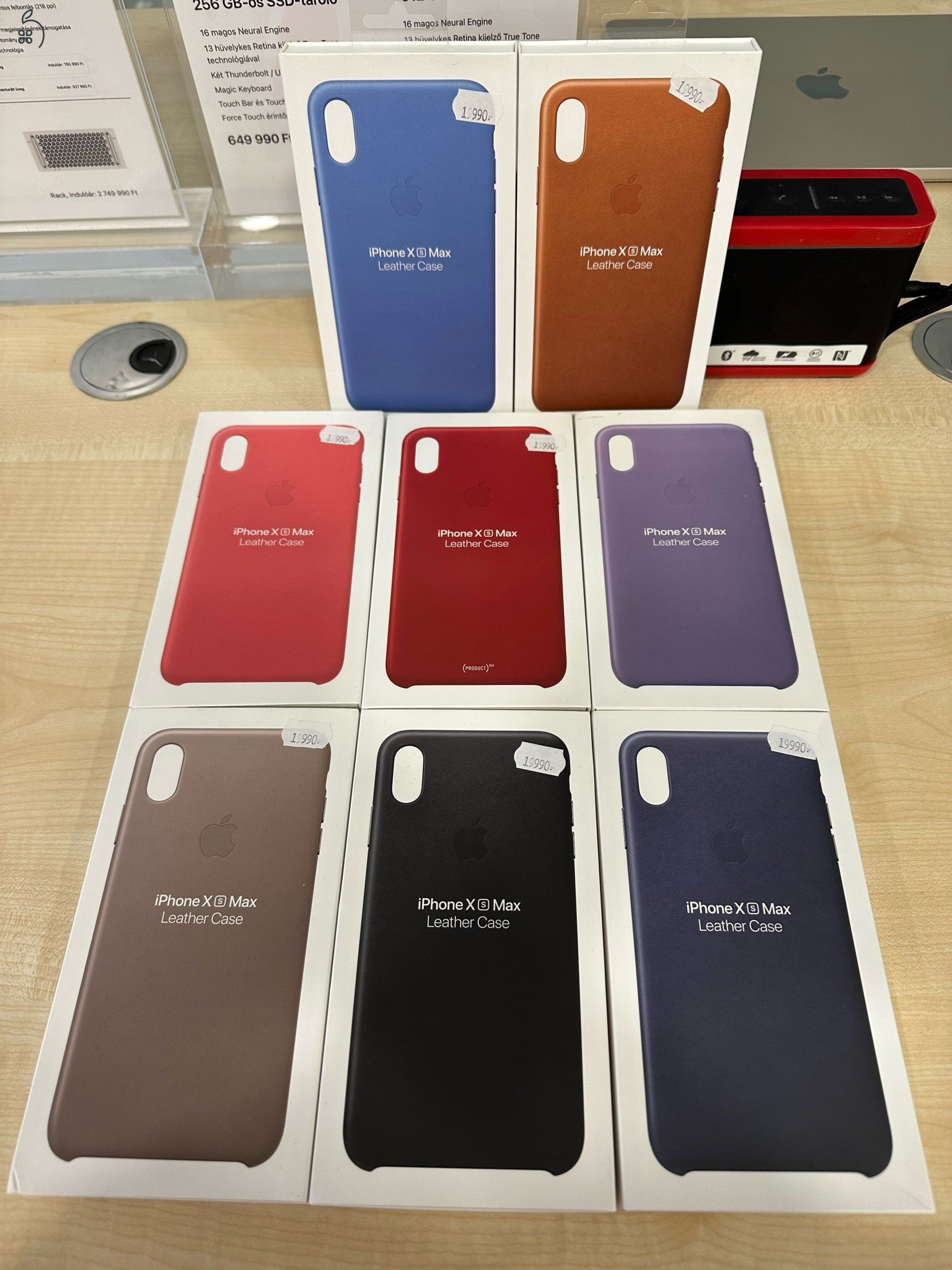 Vegyes iPhone gyári szilikon és bőrtok