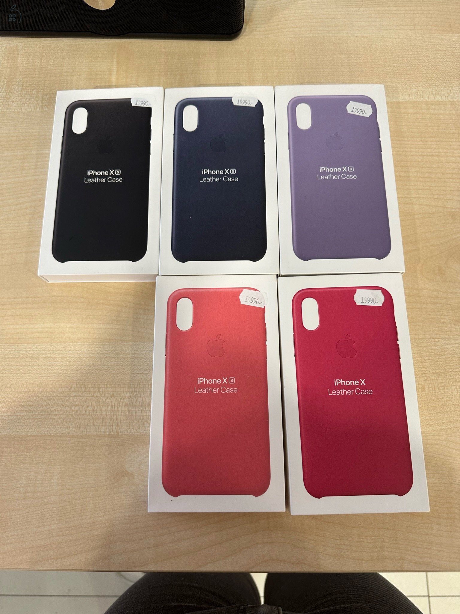 Vegyes iPhone gyári szilikon és bőrtok