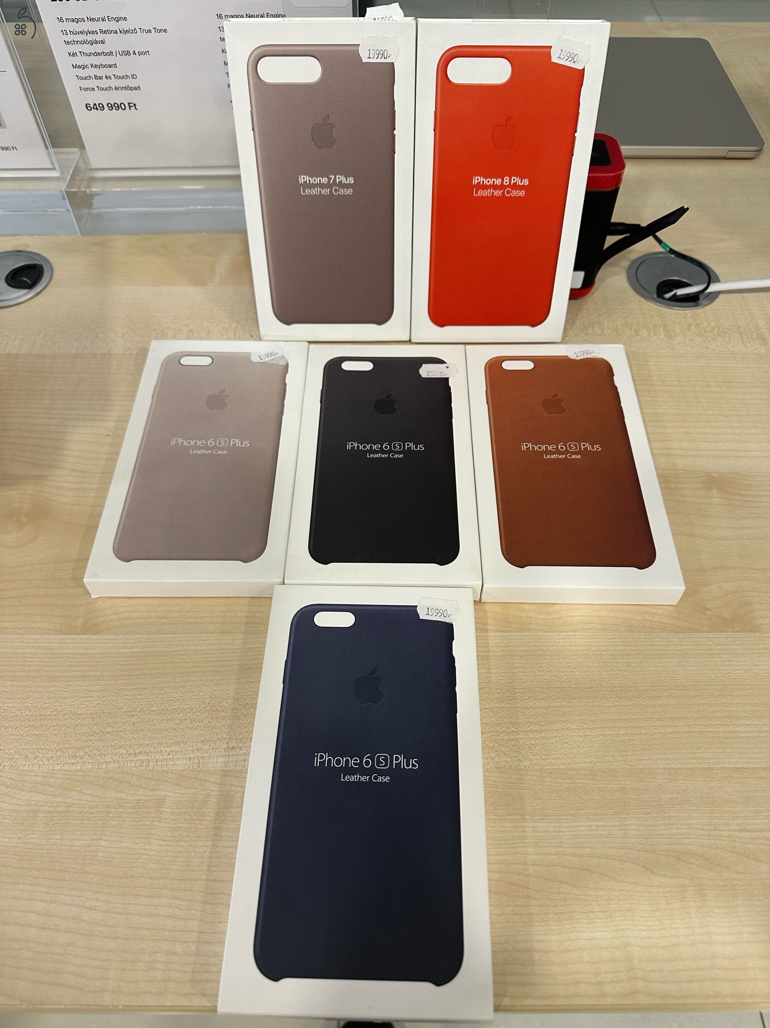 Vegyes iPhone gyári szilikon és bőrtok