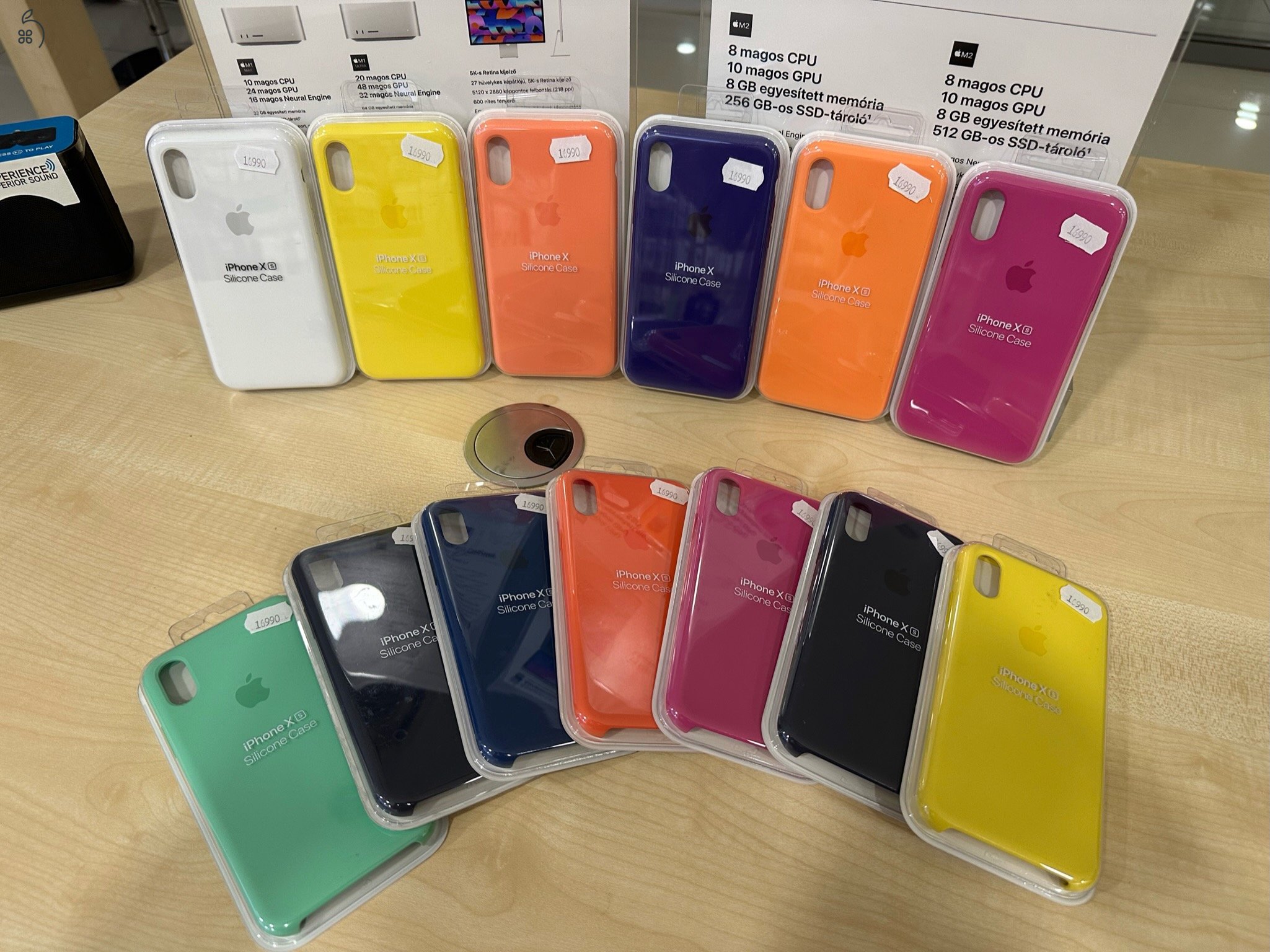 Vegyes iPhone gyári szilikon és bőrtok