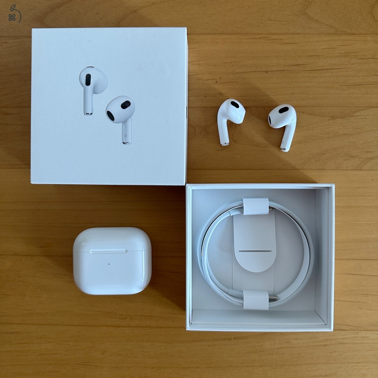 AirPods with MagSafe Charging Case (3rd generation)