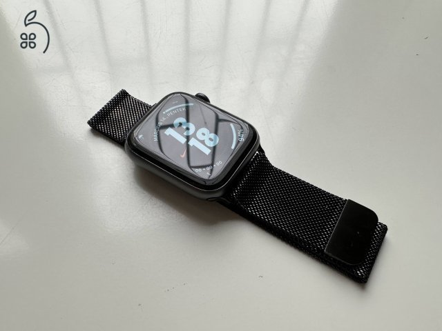Apple Watch Series 4 - 44mm Space Gray Aluminium GPS