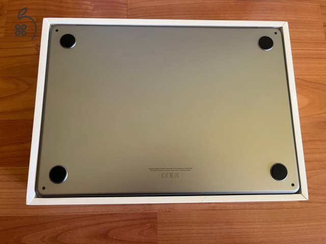 Macbook Air M2 (2022) - 13,6