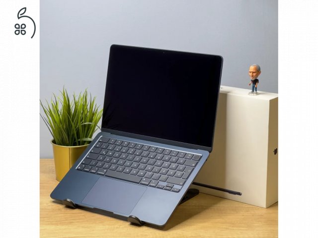 MacSzerez.com - 2022 MacBook Air 13 M3 / 16GB / 256B SSD / Midnight / Apple Garancia!